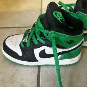 Air Jordan 1 Retro High Kids Green and Black Sneaker